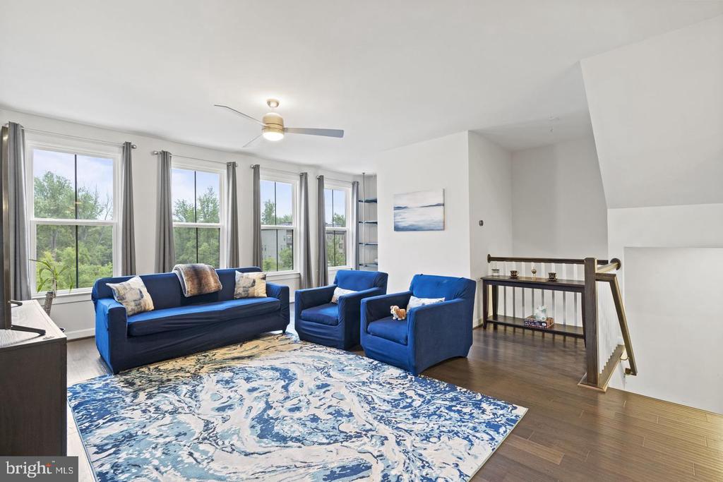 3156 GOLDENWAVE COURT