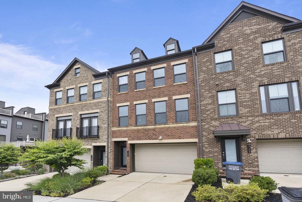 3156 GOLDENWAVE COURT