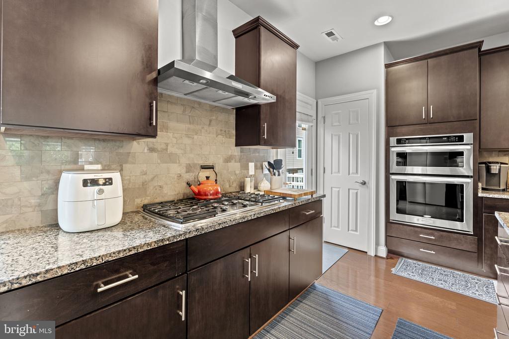 9618 STOCKWELL LANE
