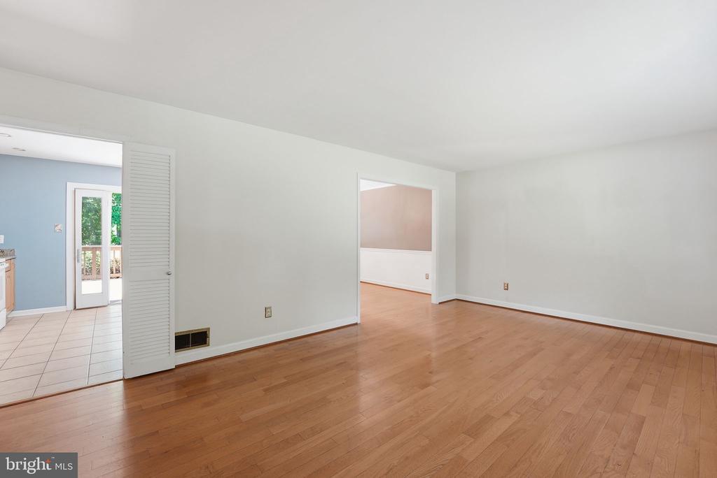 8609 WOODVIEW DRIVE