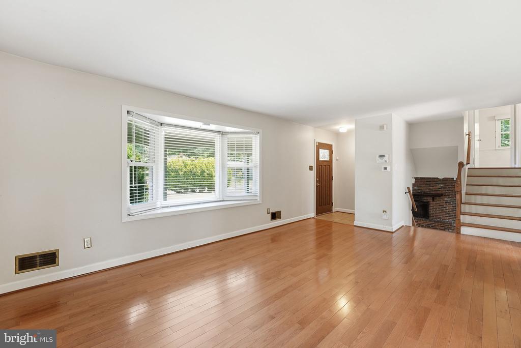 8609 WOODVIEW DRIVE