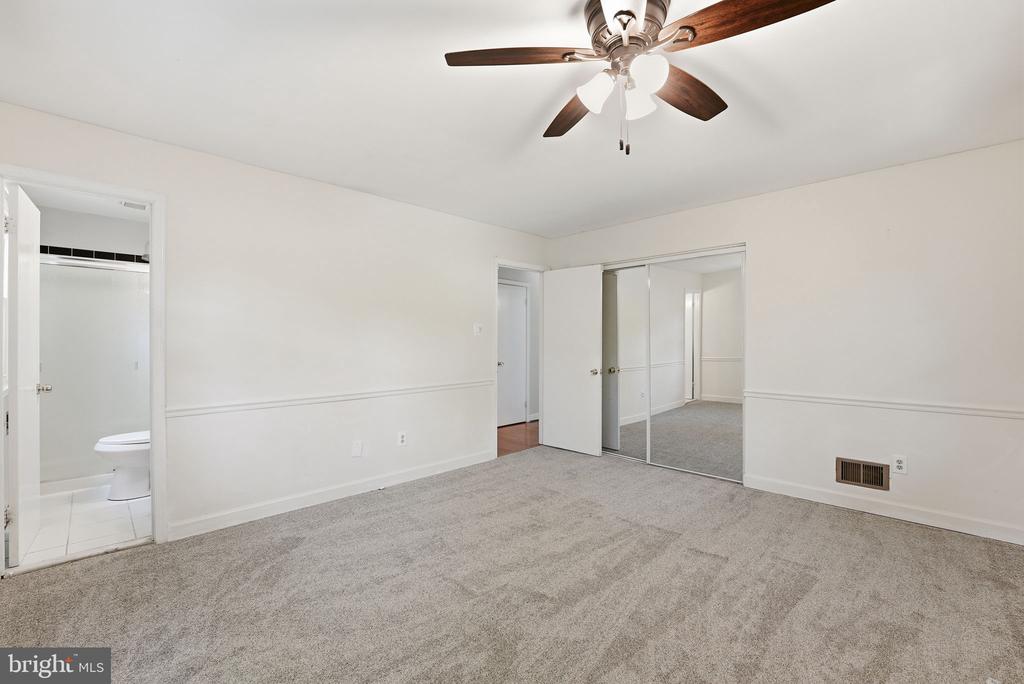 8609 WOODVIEW DRIVE