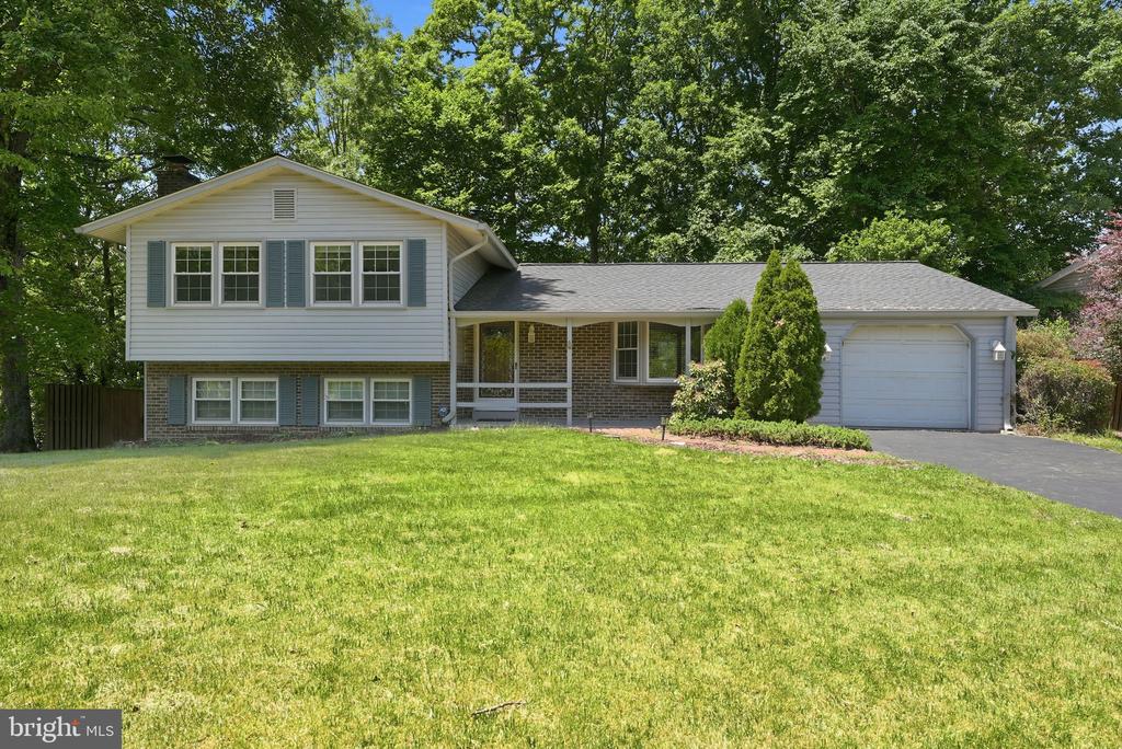 8609 WOODVIEW DRIVE