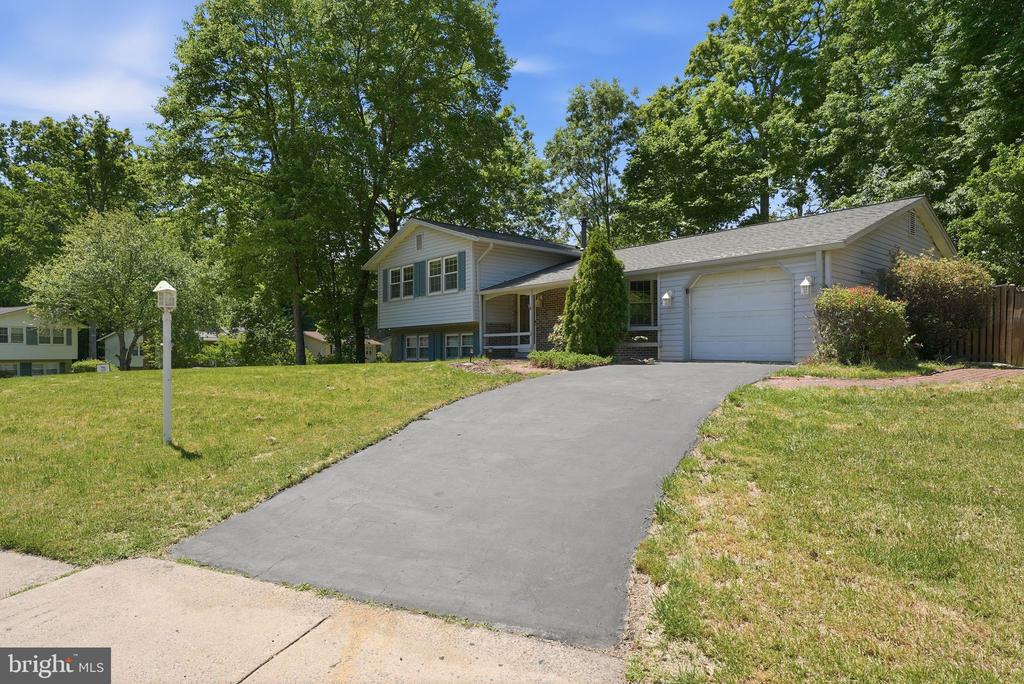 8609 WOODVIEW DRIVE