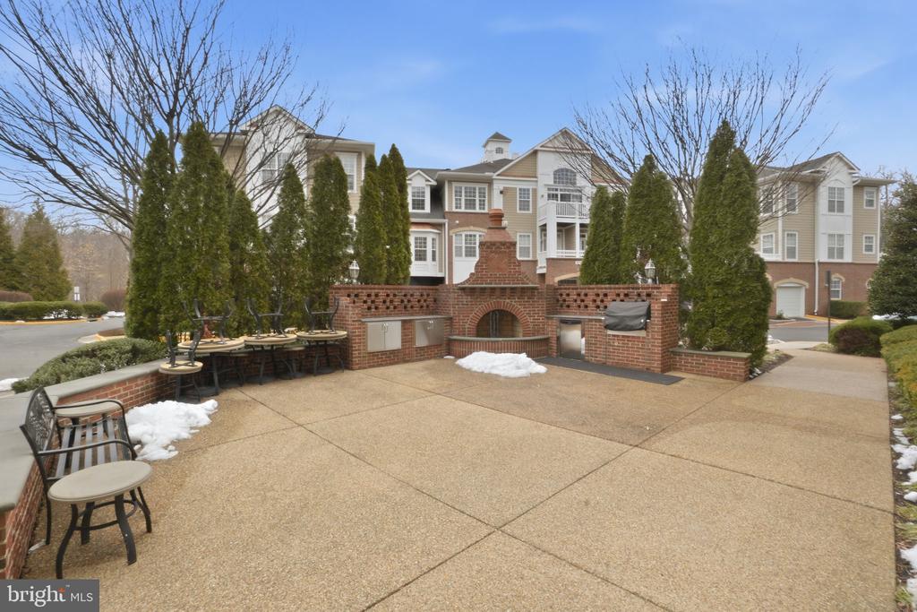 7871 ROLLING WOODS COURT 1104