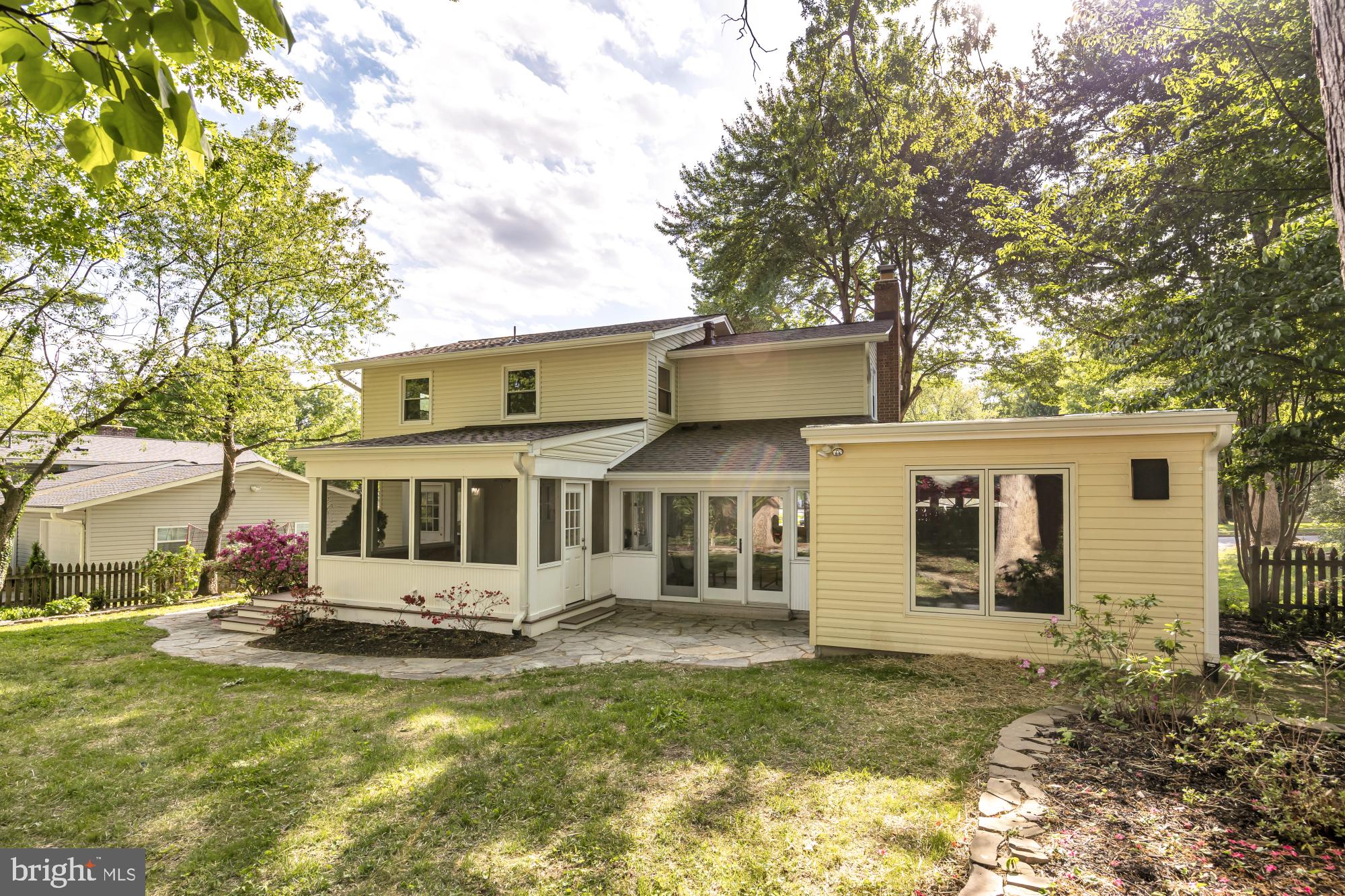 2435 SHENANDOAH STREET