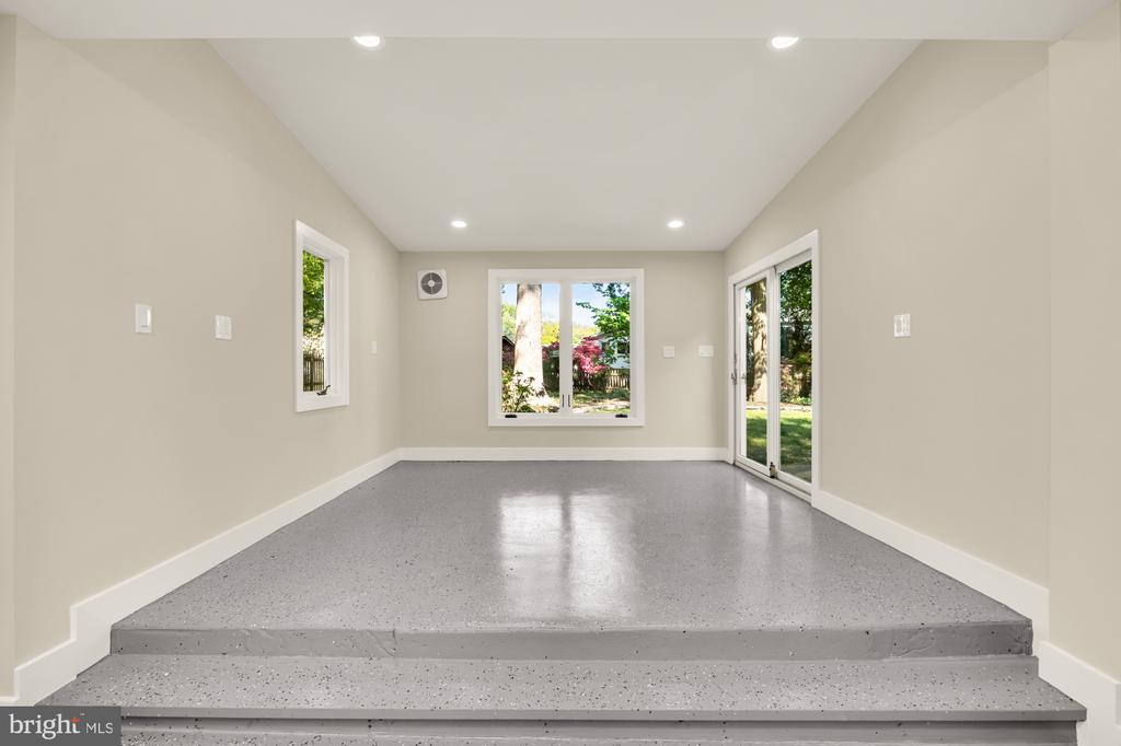 2435 SHENANDOAH STREET