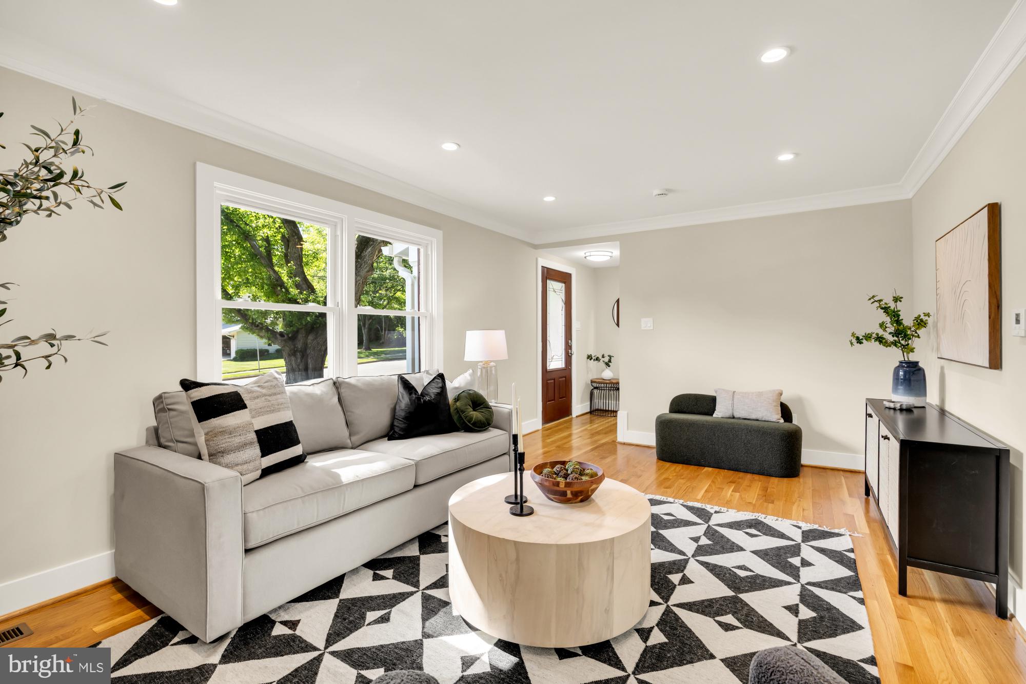2435 SHENANDOAH STREET