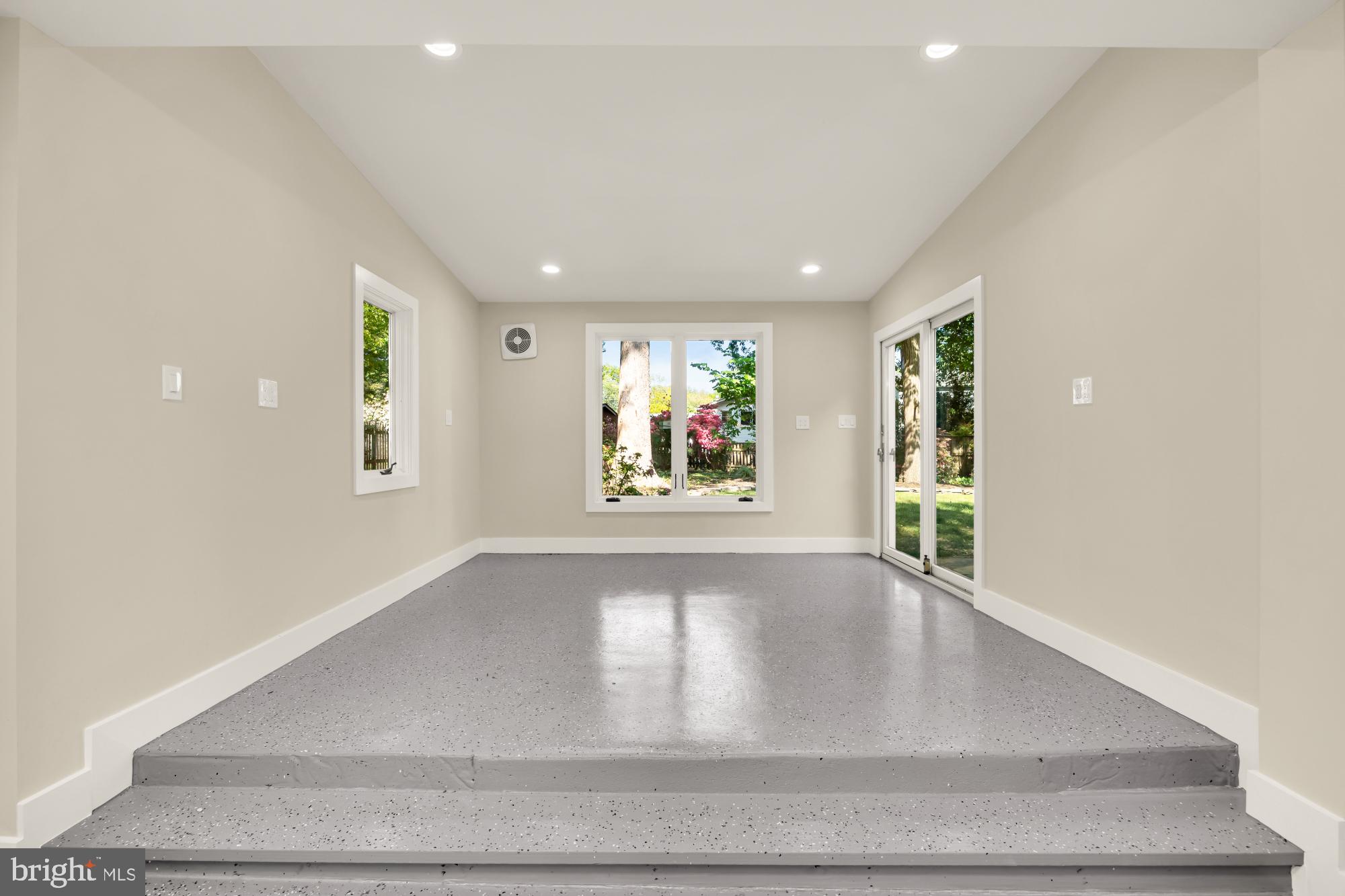 2435 SHENANDOAH STREET