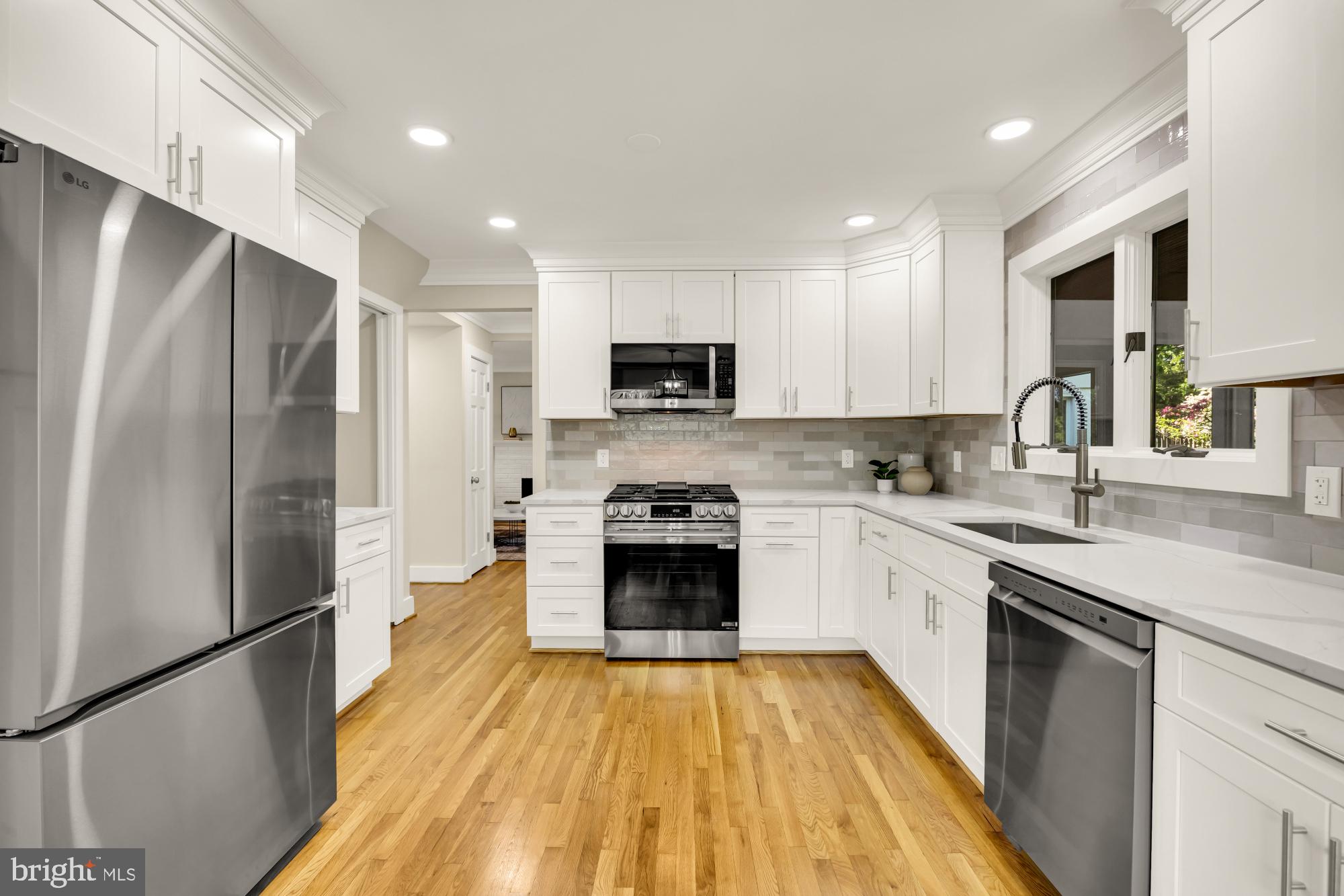 2435 SHENANDOAH STREET