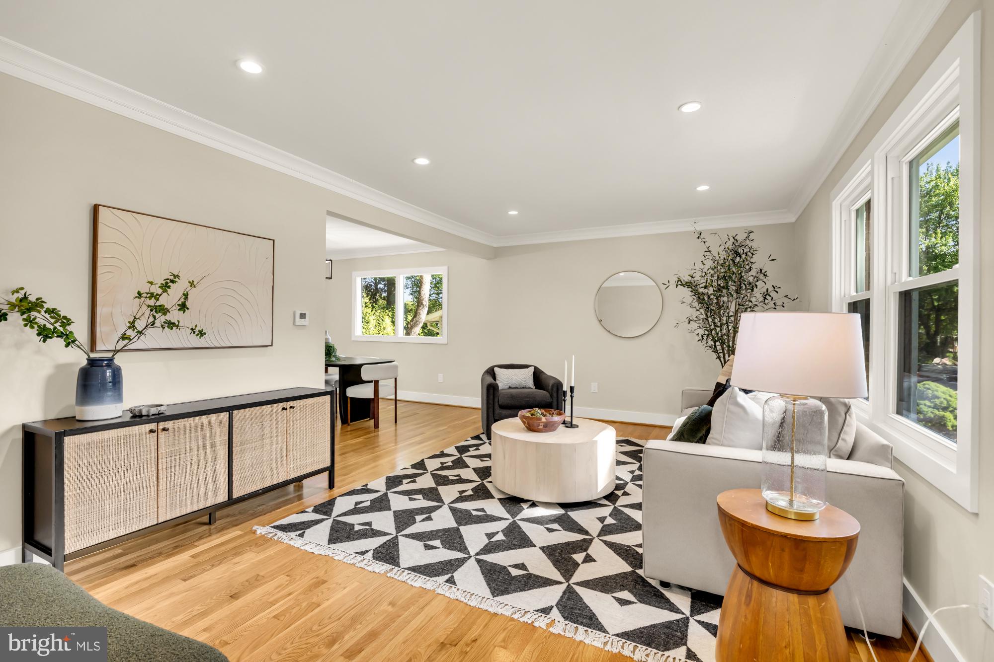 2435 SHENANDOAH STREET