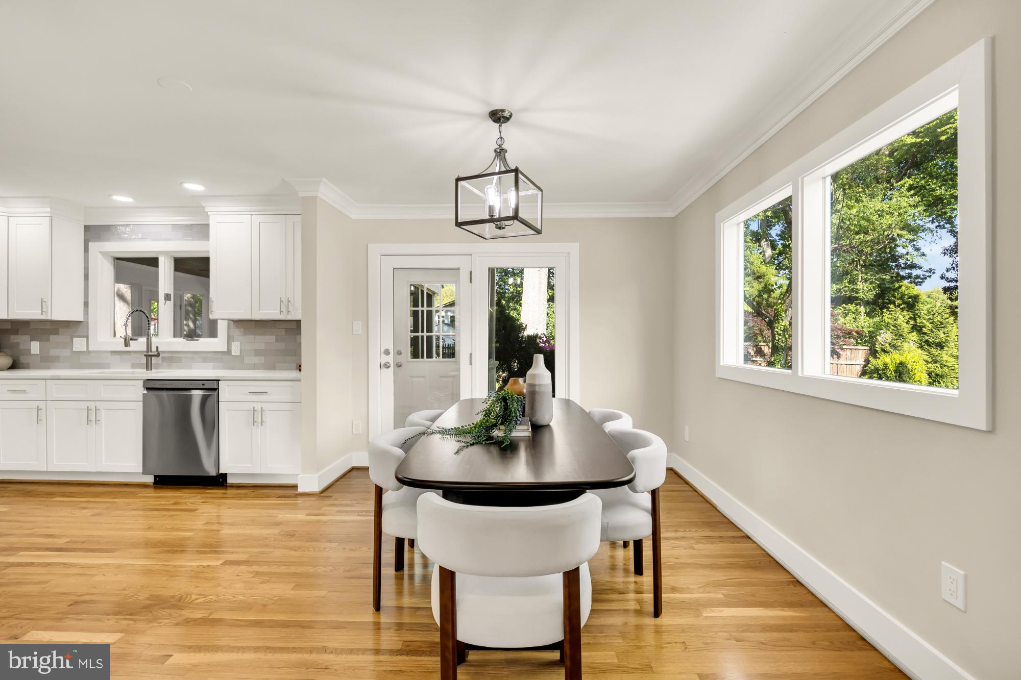 2435 SHENANDOAH STREET