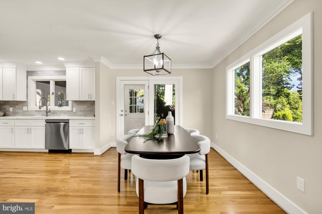 2435 SHENANDOAH STREET