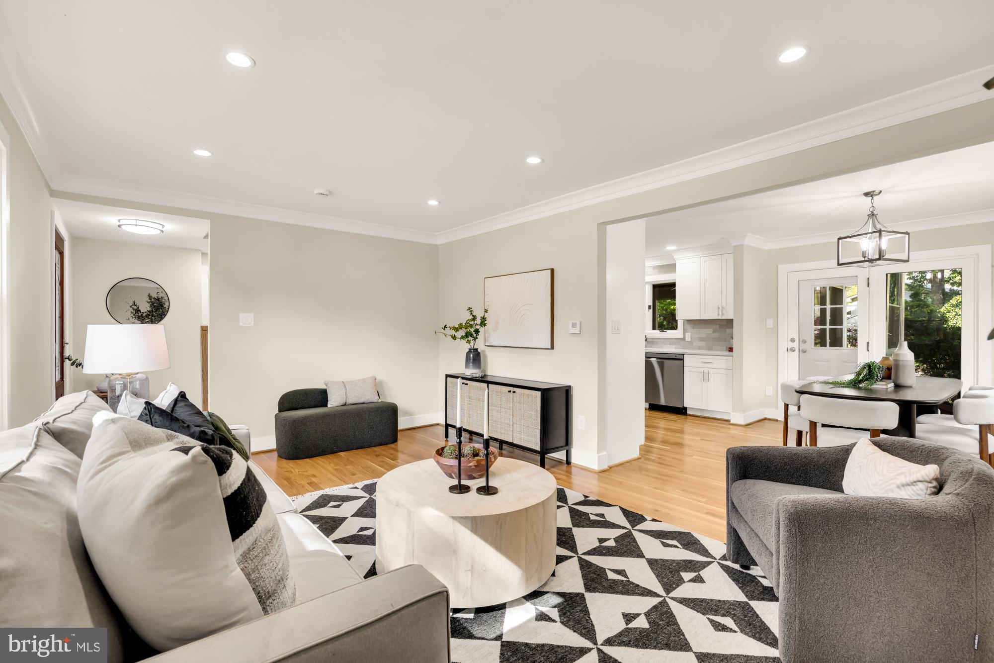 2435 SHENANDOAH STREET