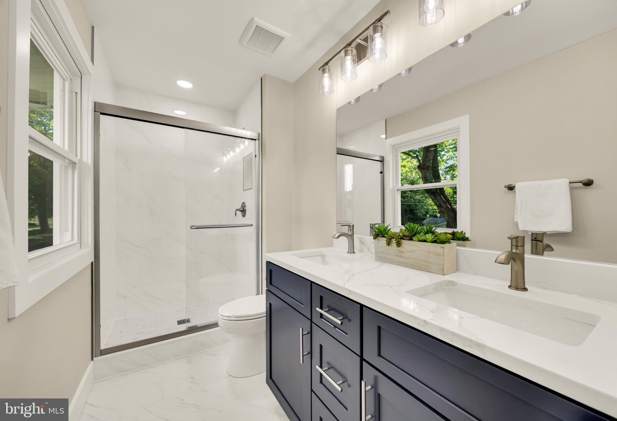 2435 SHENANDOAH STREET
