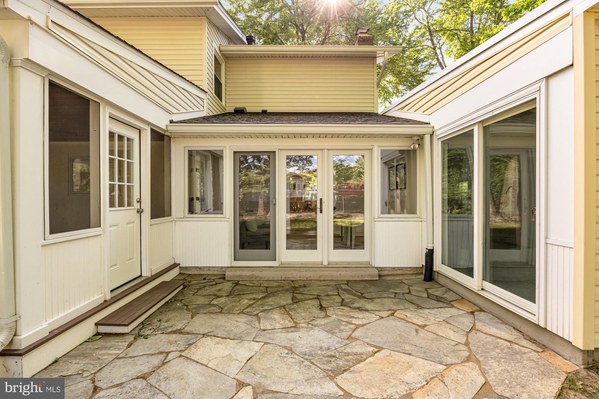 2435 SHENANDOAH STREET