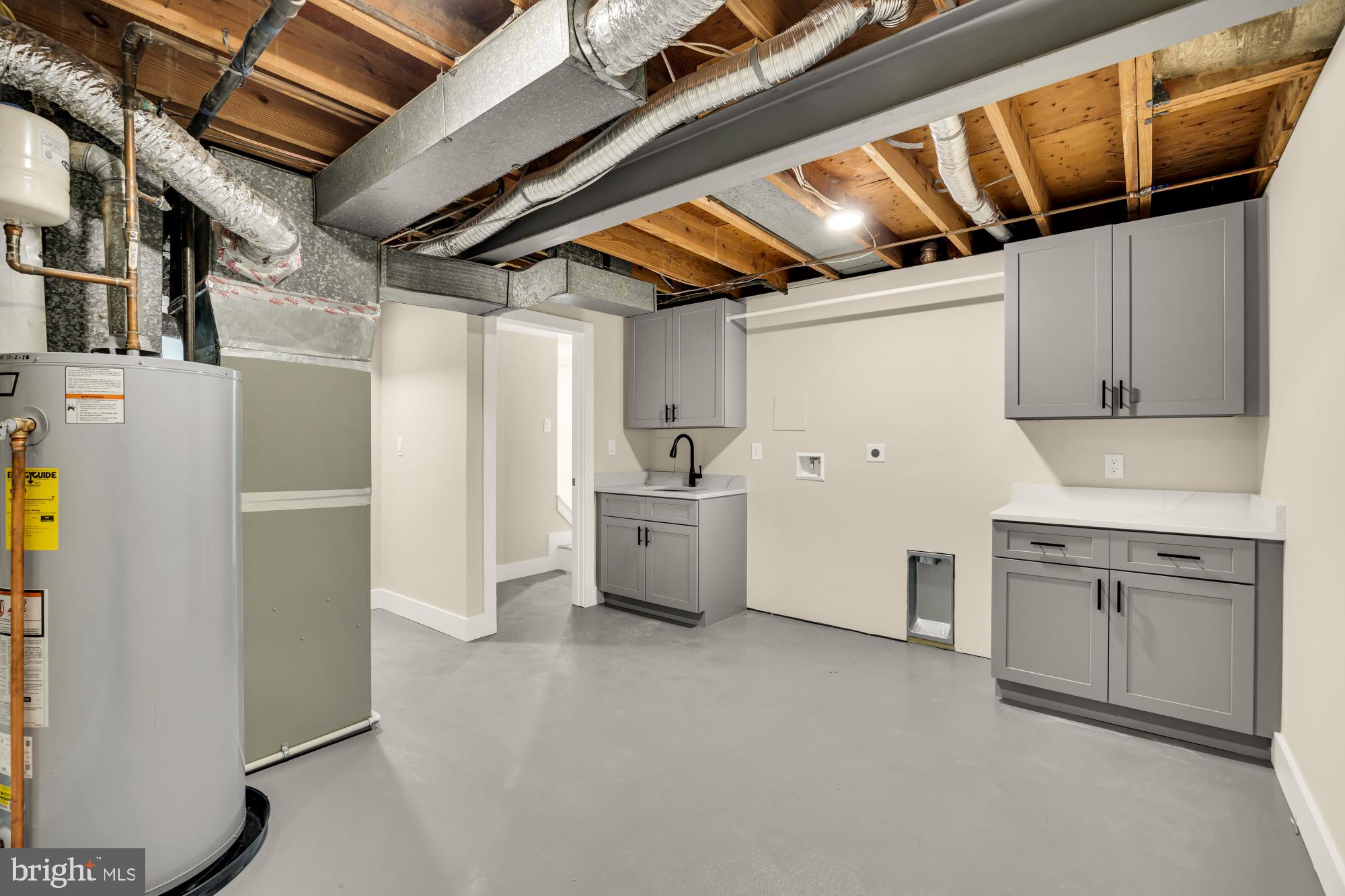 2435 SHENANDOAH STREET
