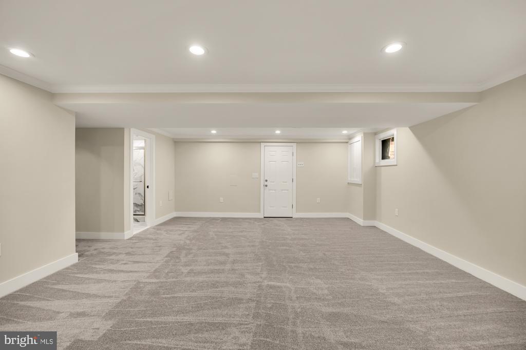 2435 SHENANDOAH STREET
