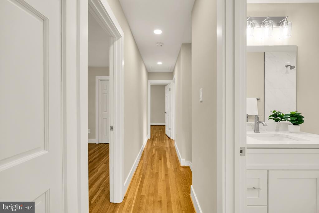 2435 SHENANDOAH STREET
