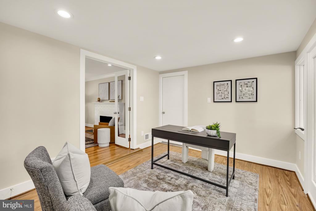 2435 SHENANDOAH STREET