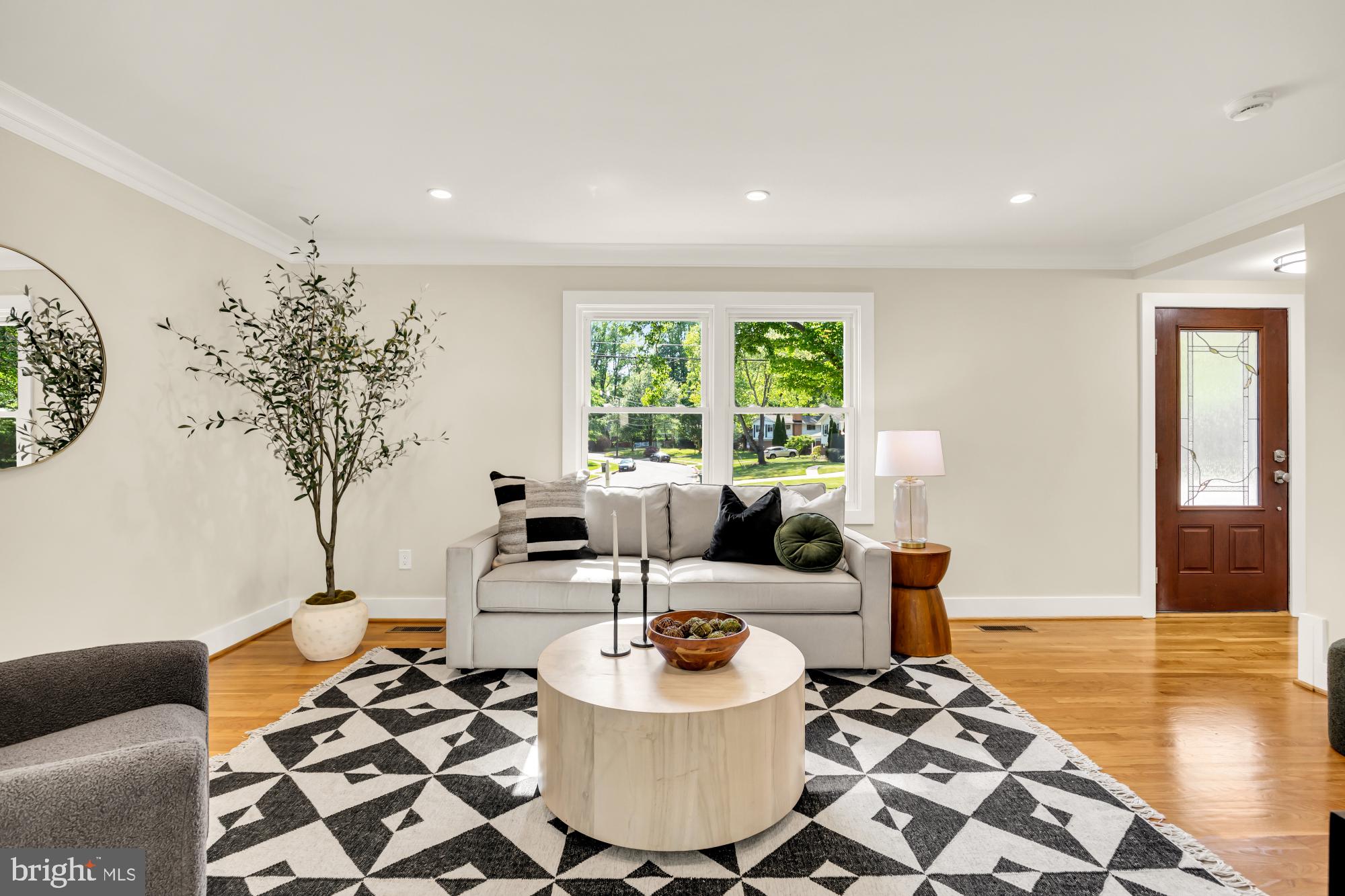 2435 SHENANDOAH STREET