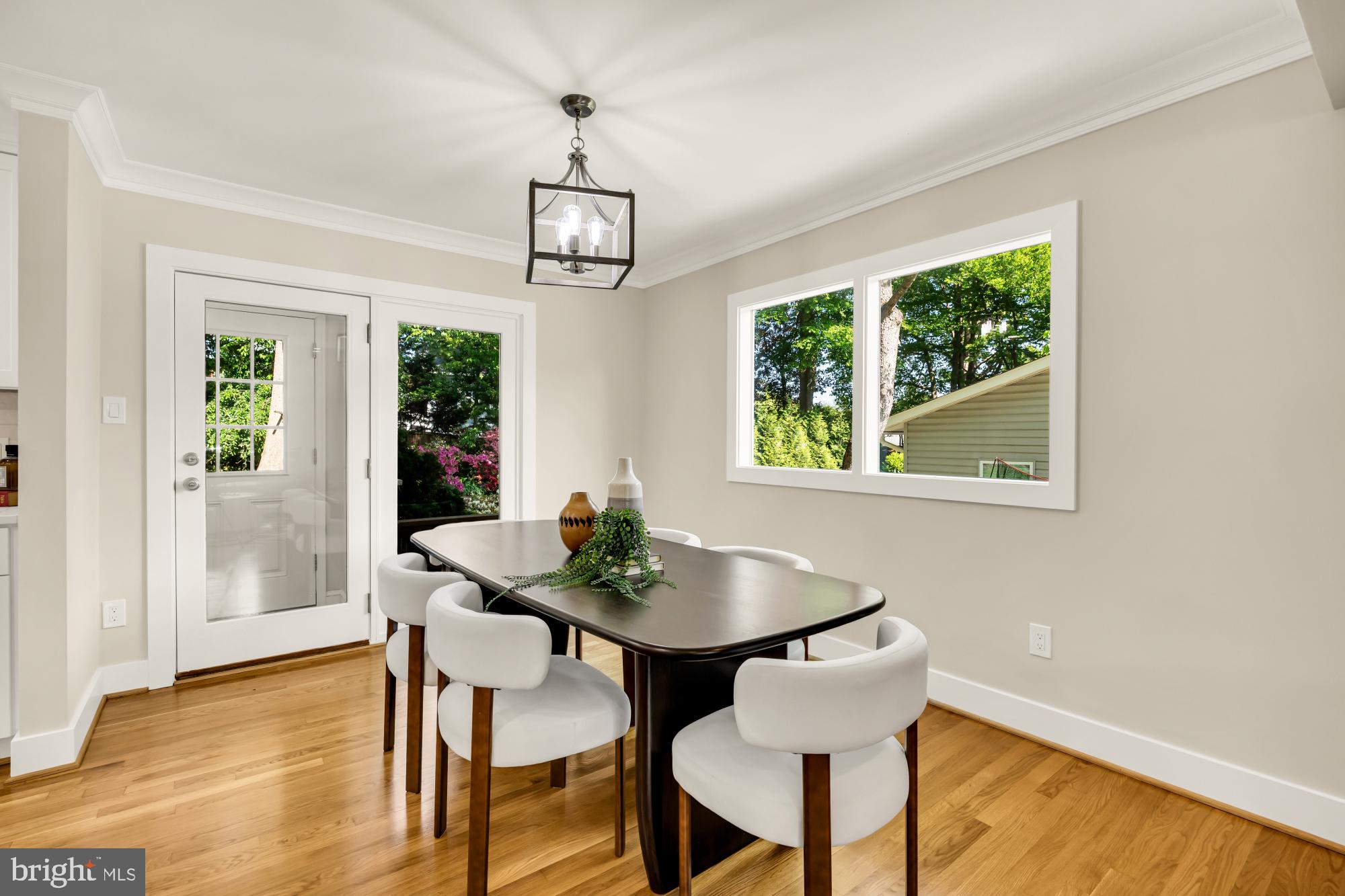 2435 SHENANDOAH STREET