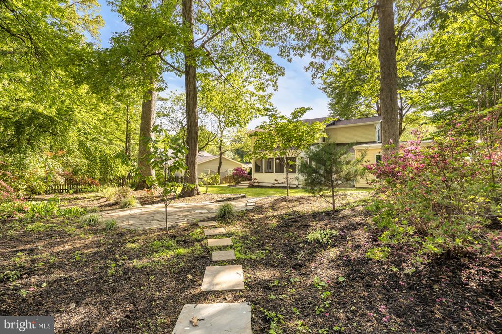 2435 SHENANDOAH STREET