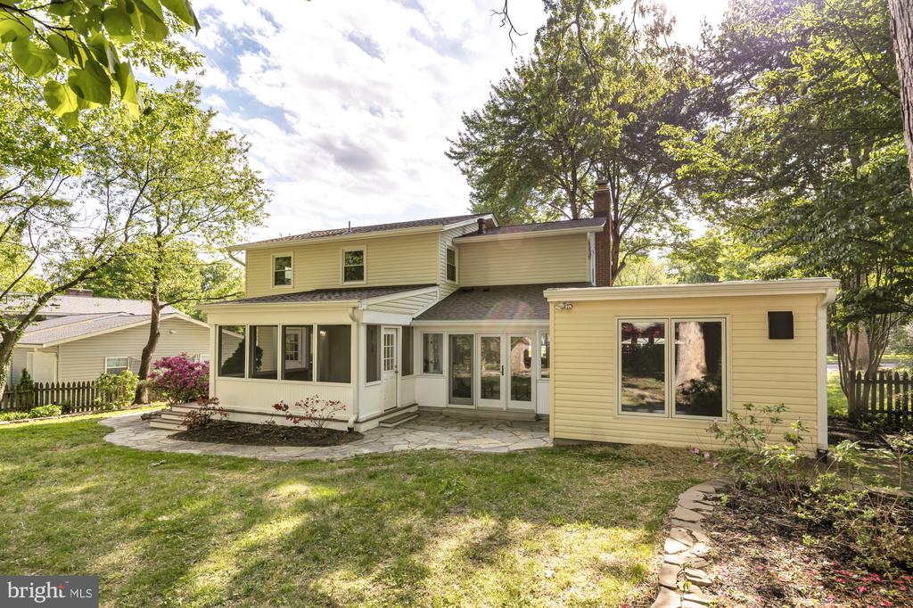 2435 SHENANDOAH STREET