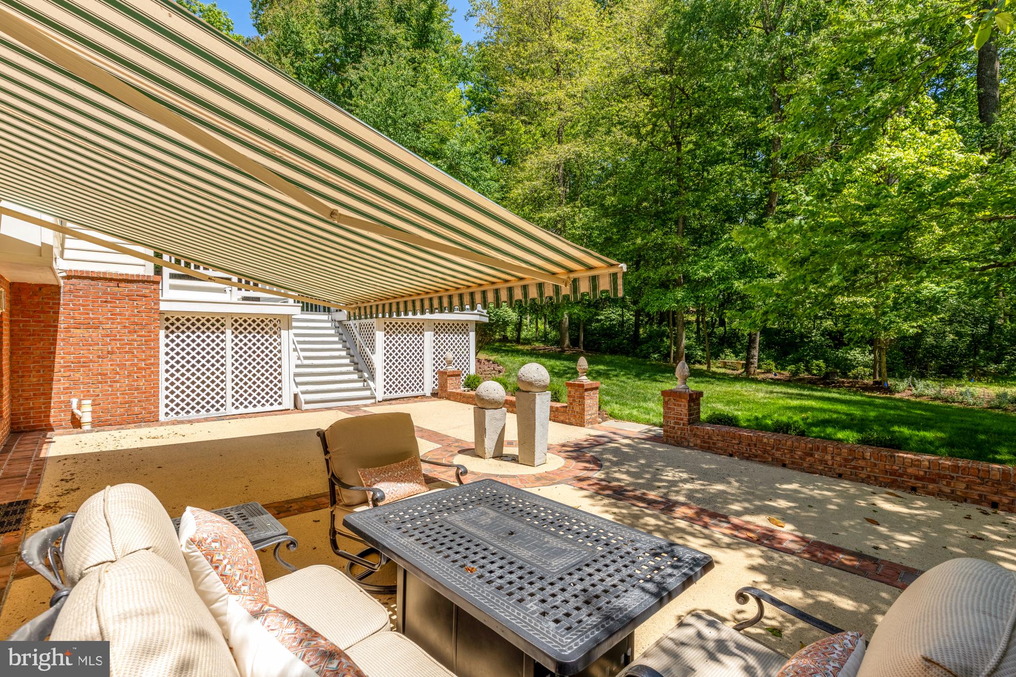 2487 OAKTON HILLS DRIVE