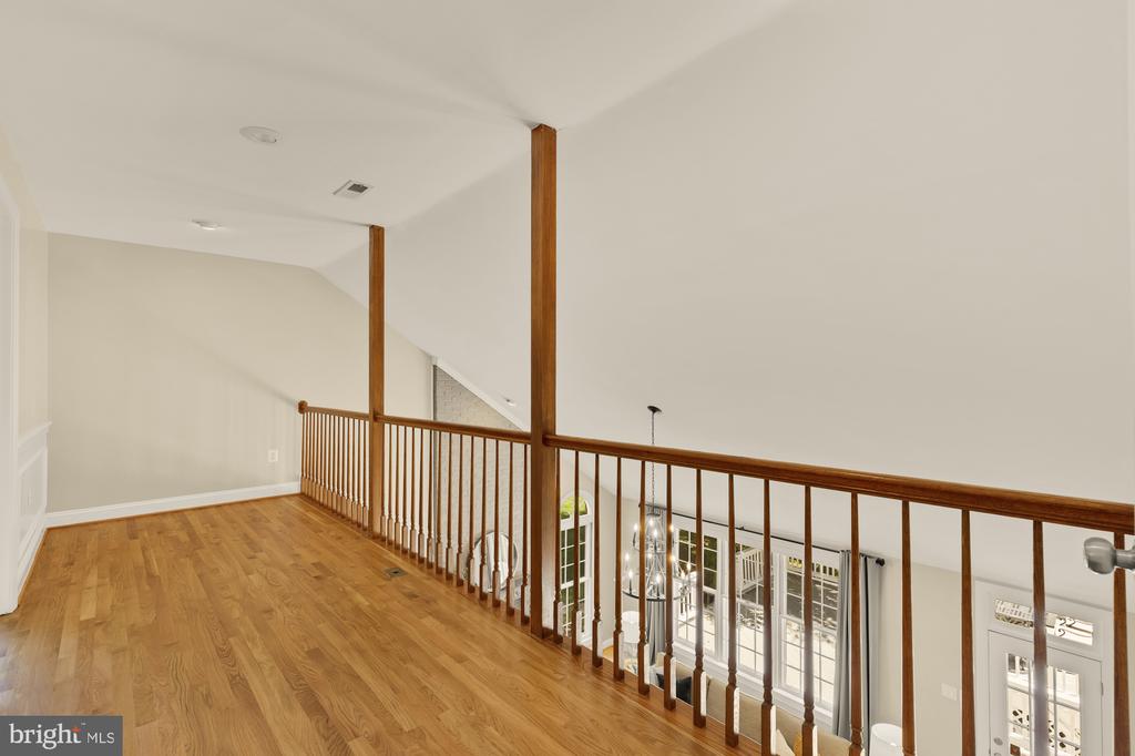 2487 OAKTON HILLS DRIVE