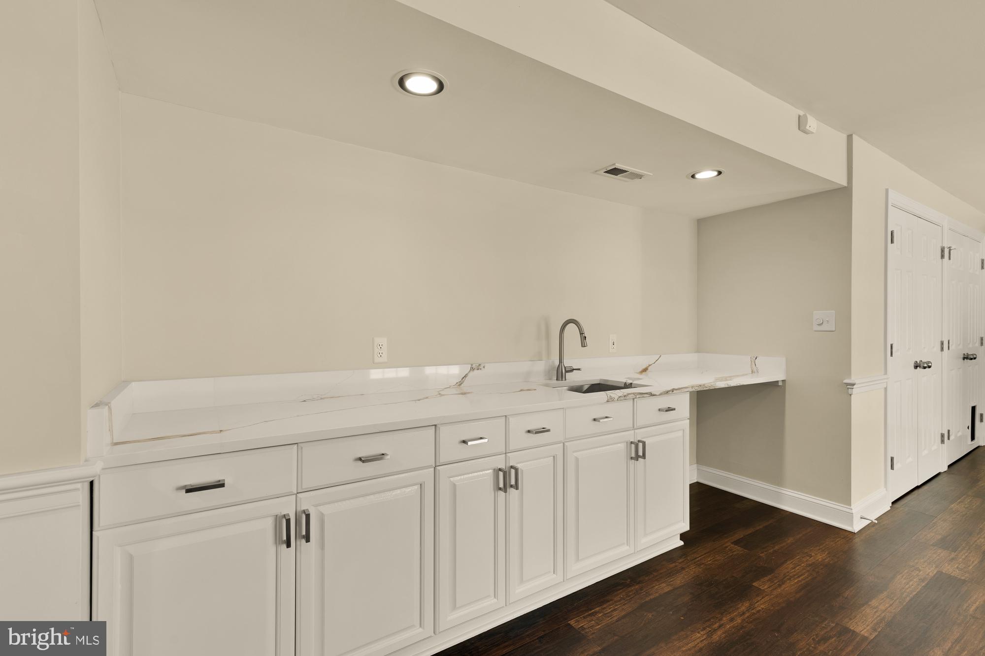 2487 OAKTON HILLS DRIVE