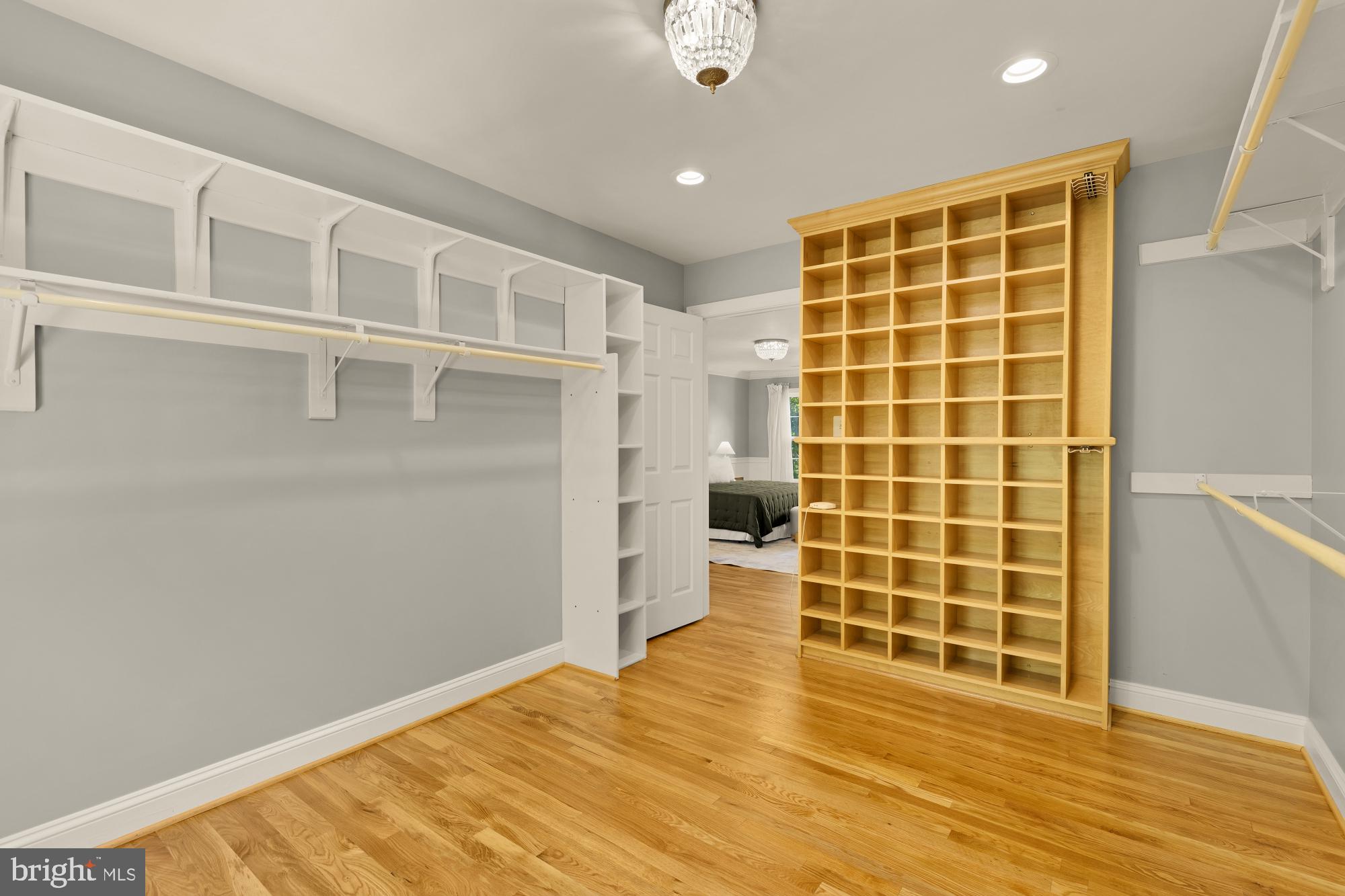 2487 OAKTON HILLS DRIVE