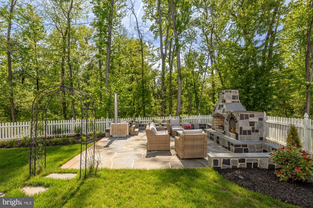 8734 LUKENS LANE
