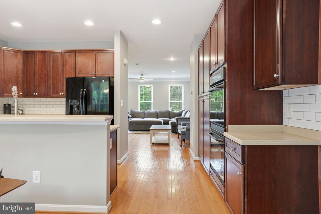 8133 DOVE COTTAGE COURT