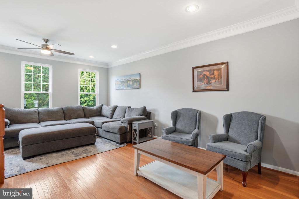 8133 DOVE COTTAGE COURT