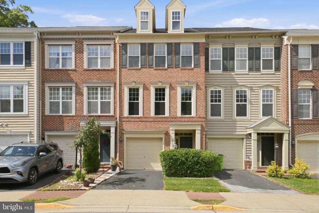 8133 DOVE COTTAGE COURT