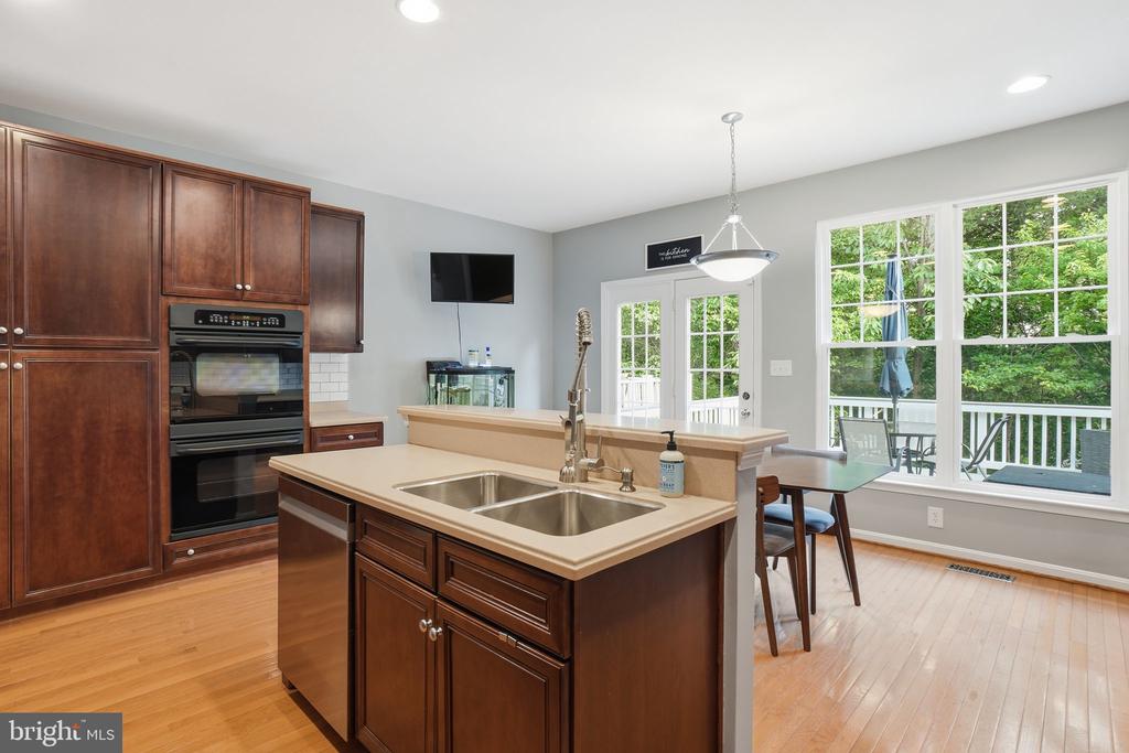 8133 DOVE COTTAGE COURT