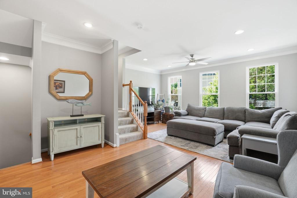 8133 DOVE COTTAGE COURT