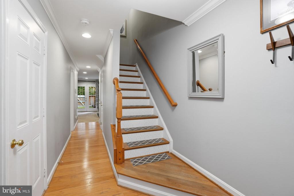 8133 DOVE COTTAGE COURT
