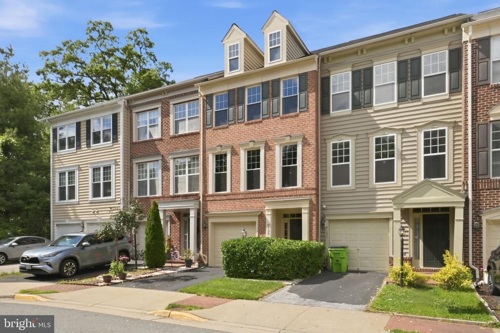 8133 DOVE COTTAGE COURT