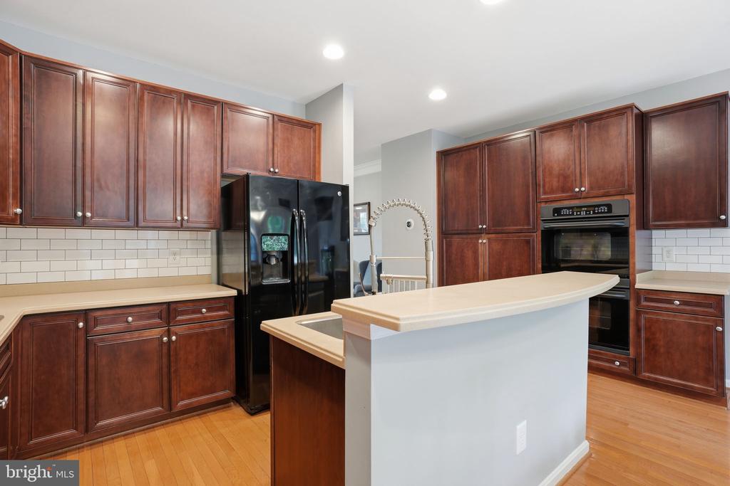 8133 DOVE COTTAGE COURT