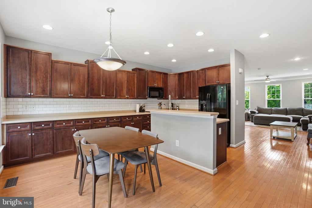 8133 DOVE COTTAGE COURT