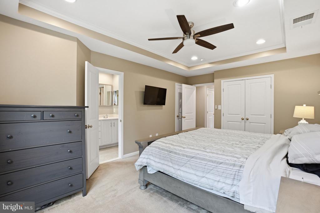 8133 DOVE COTTAGE COURT