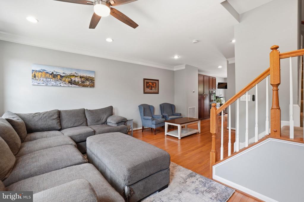 8133 DOVE COTTAGE COURT