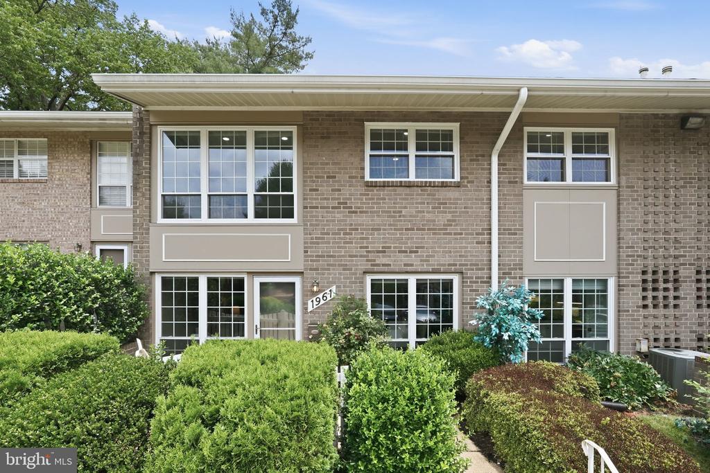 1961 KENNEDY DRIVE 1961