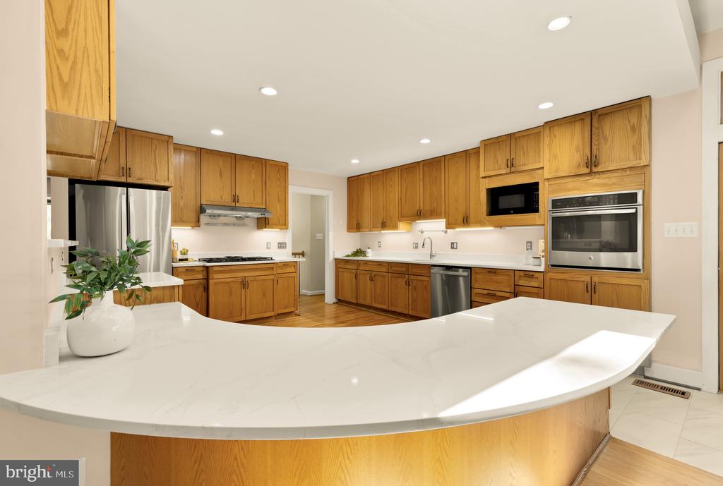 8407 GEORGIAN WAY