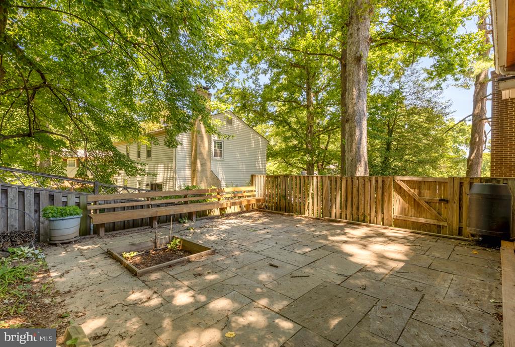 8407 GEORGIAN WAY