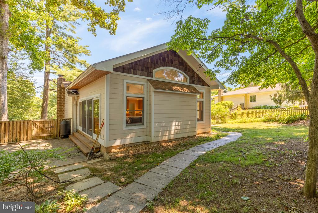 8407 GEORGIAN WAY