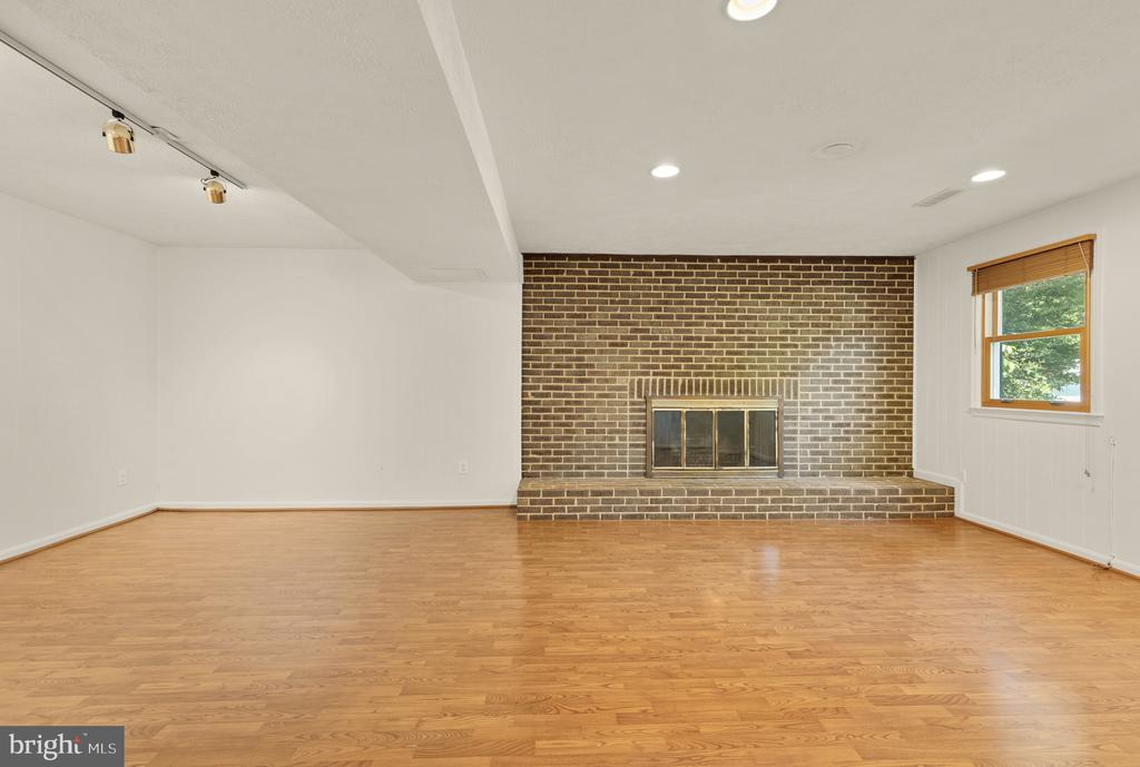 8407 GEORGIAN WAY