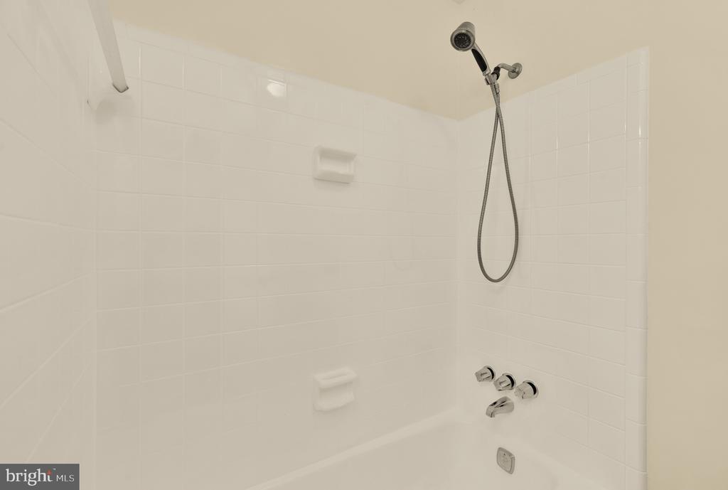 8407 GEORGIAN WAY